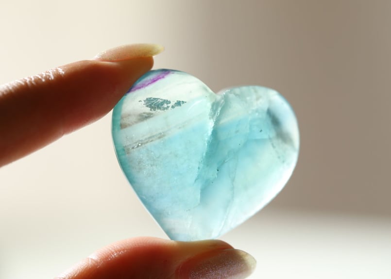 透明な海】虹入り ブルーフローライト ハート | Y.S.Y24