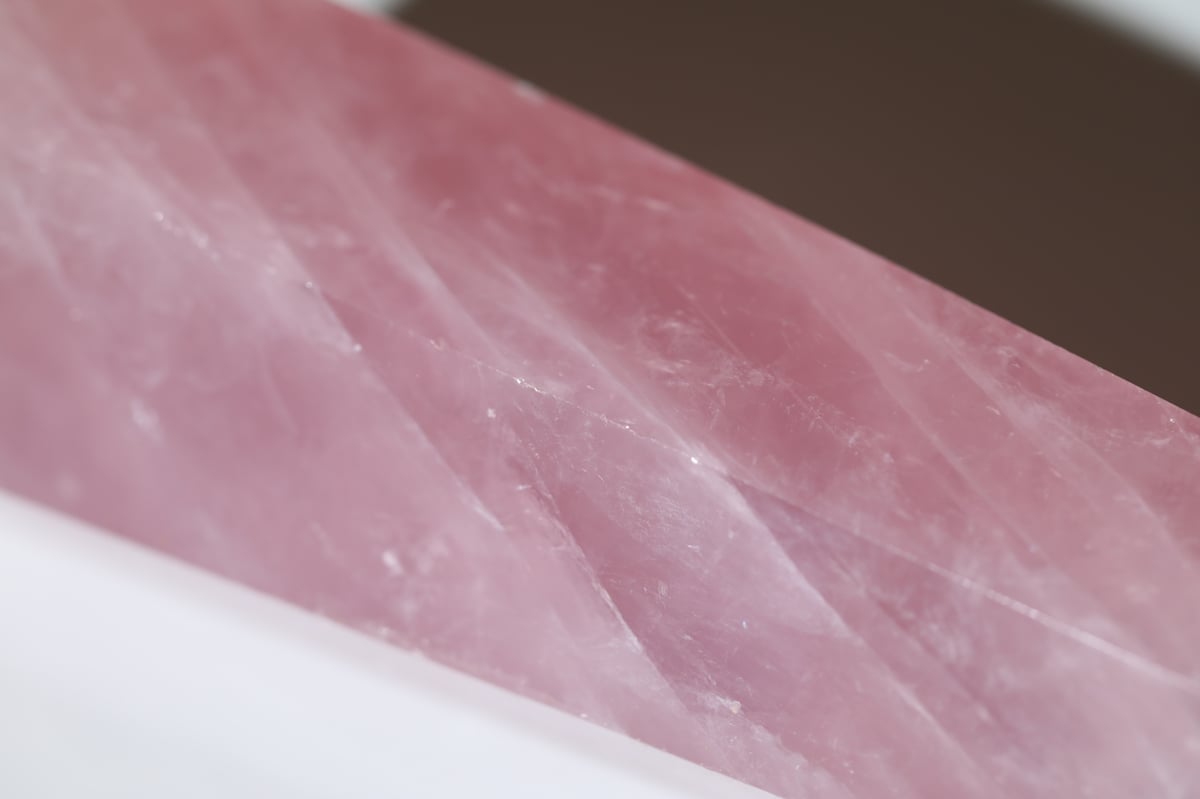 ❤︎濃いめ ピンク❤︎ ローズクォーツ ウィング 華やかに生きる】濃いピンクのローズクォーツ ポイント | Y.S.Y24