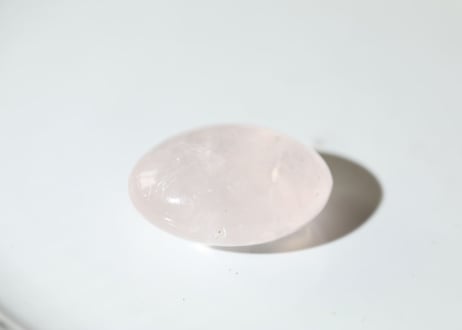 【Jewel】ハイクオリティ 虹入りローズクォーツ タンブル