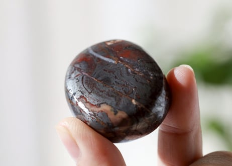 【高品質】レッドジャスパー　握り石 あなたの勇気を使うとき】レッドジャスパー 握り石 | Y.S.Y24