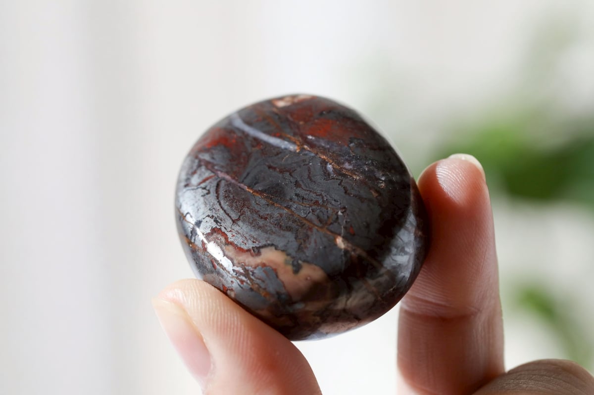 貢献できる自分に】レッドジャスパーヘマタイト 握り石 | Y.S.Y24