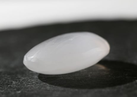 セレナイトの小さな握り石