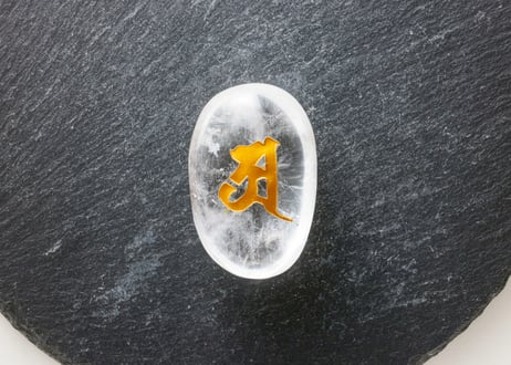 技封入❣️【ストレスデトックス/呼吸が深くなり瞑想的に生きる】阿字入り クリアクォーツ 握り石 ※イベントクーポン使用不可