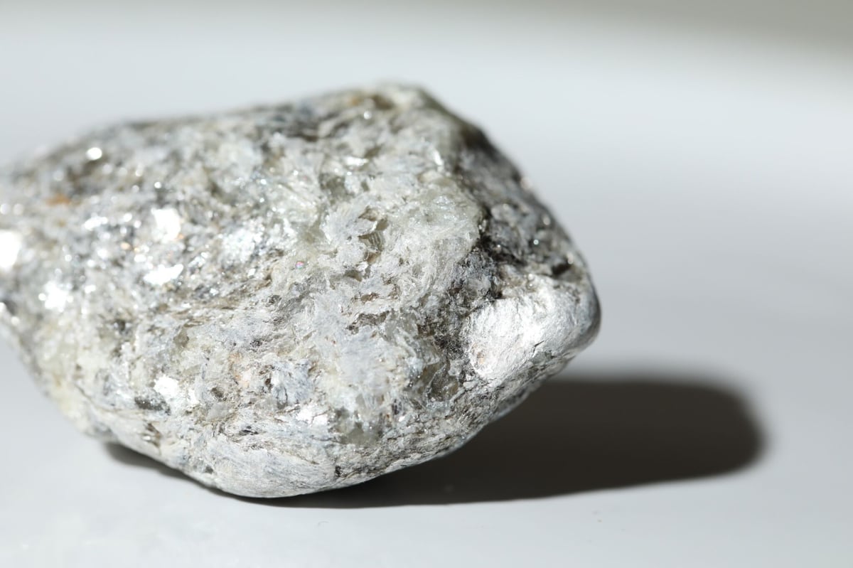 手のひらの奇跡】ロシア産 虹入りフェナカイト | Y.S.Y24