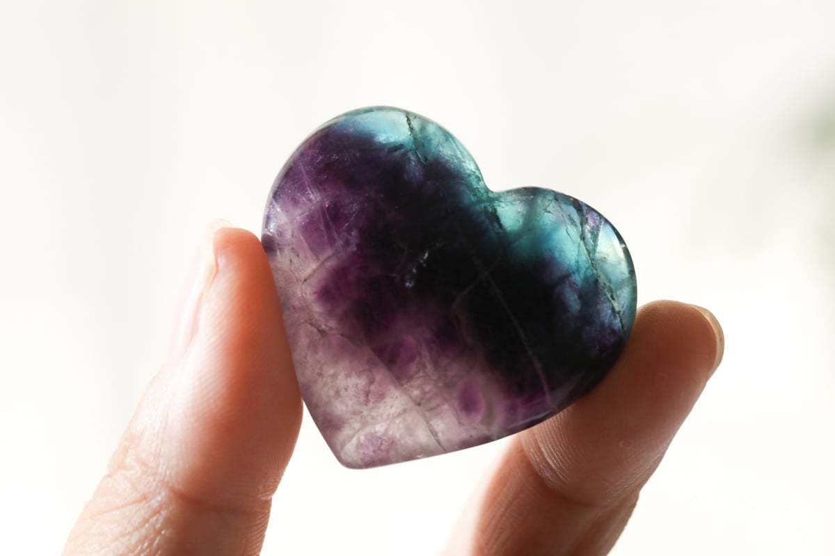 希少 虹入り イエローフローライト テンドリ 天然石 ハート fit=scale-down,w=1200