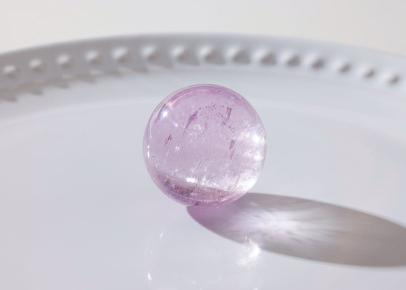 クンツァイト　スフィア　シラーあり　レア 神聖な温もり】ハイクオリティ クンツァイト スフィア | Y.S.Y24