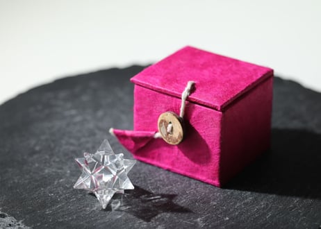 【ascension】ラクタの箱入り ガネッシュヒマール産 水晶 アステロイド