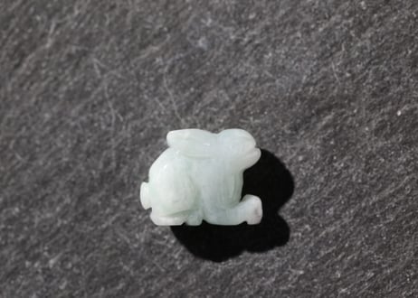 ミャンマー産本翡翠 うさぎ　【弾むきもち】