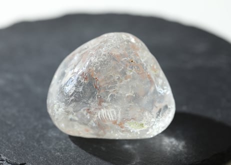 【やさしくつつむ】虹入り 手磨き 水晶