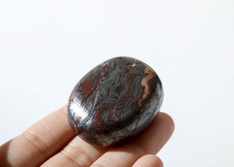 貢献できる自分に】レッドジャスパーヘマタイト 握り石 | Y.S.Y24