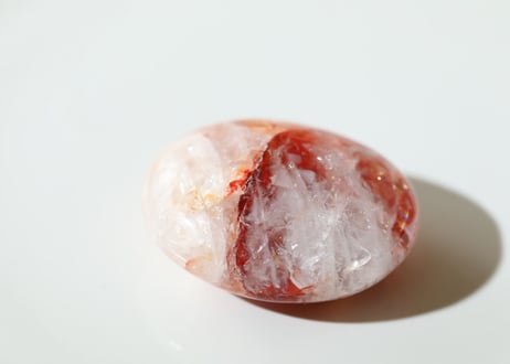 【美の果実】虹入りヘマタイトインクォーツ タンブル
