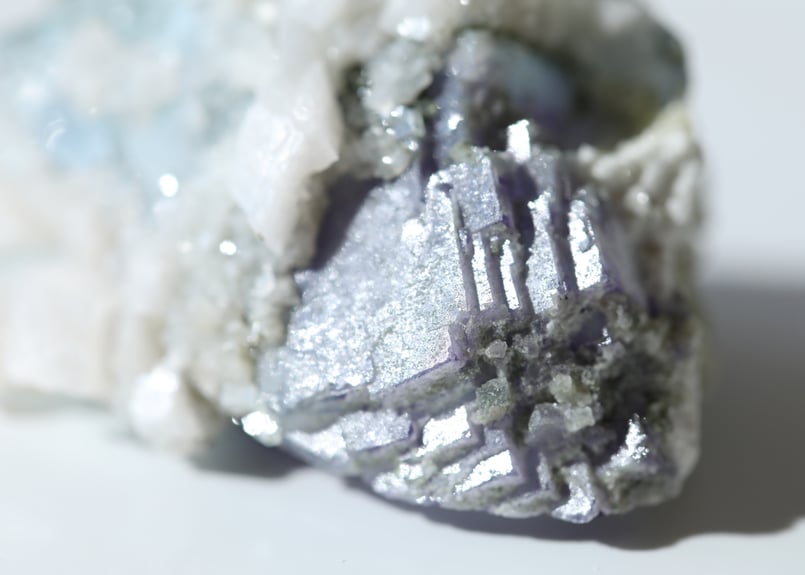 << 再値下げ >> ブルーフローライトスカル 妖精とあそぶ】ブルーフローライト with カルサイト | Y.S.Y24