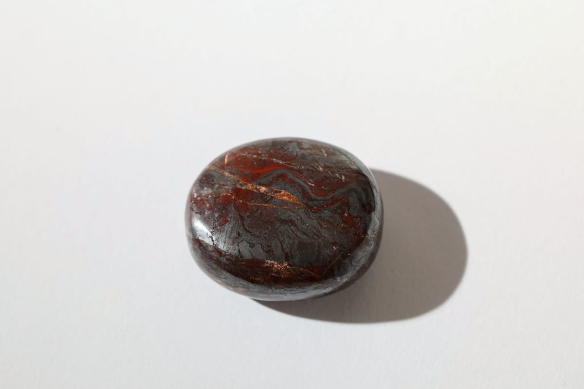 貢献できる自分に】レッドジャスパーヘマタイト 握り石 | Y.S.Y24
