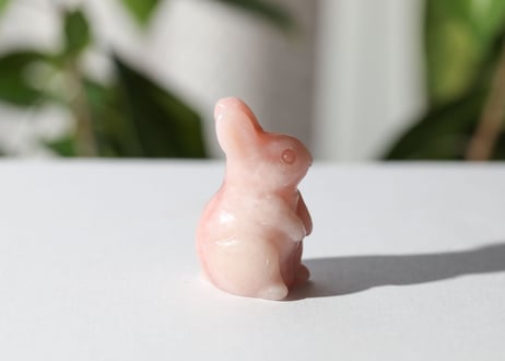【飛躍する】ピンクオパール うさぎ