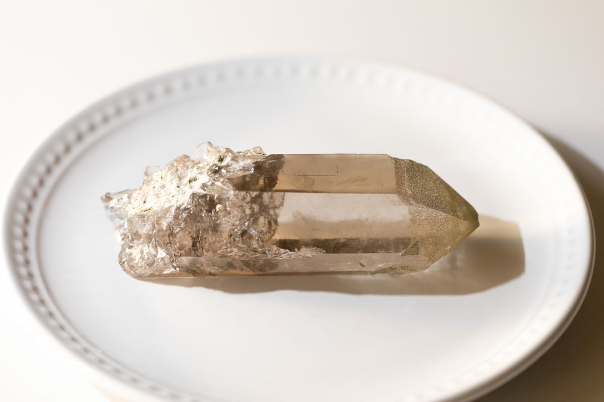 モンドクォーツ セレクション107 ススキ入りライトスモーキーポイント モンドクォーツ セレクション107 ススキ入りライトスモーキー