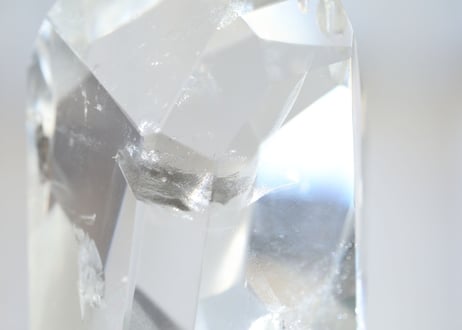 【スーパーレア】虹入り ファントム レムリアンクォーツ 磨き 台座付き
