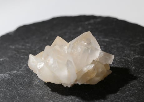 【hug】虹入り マニカラン水晶