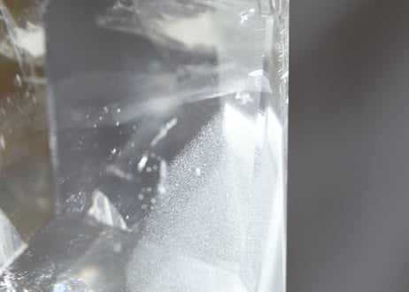 【スーパーレア】虹入り ファントム レムリアンクォーツ 磨き 台座付き