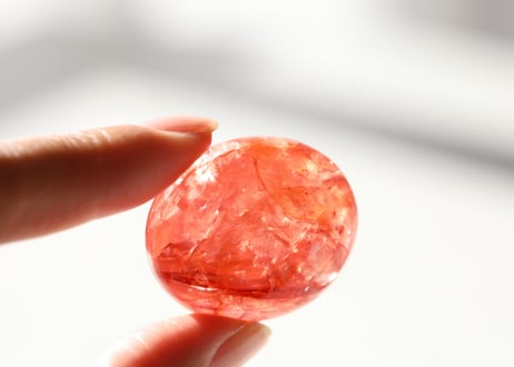 【楽しく元気に】虹入り ヘマタイトインクォーツ タンブル