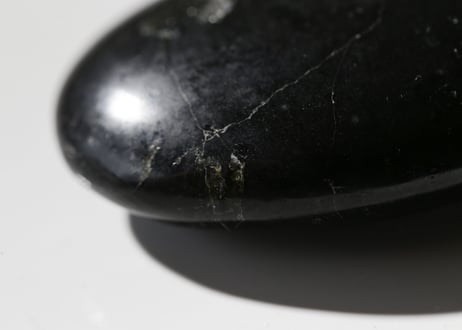 ブラックトルマリンの握り石　【つながり】