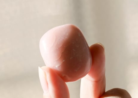 【キューピッドが宿る】ピンクオパール タンブル