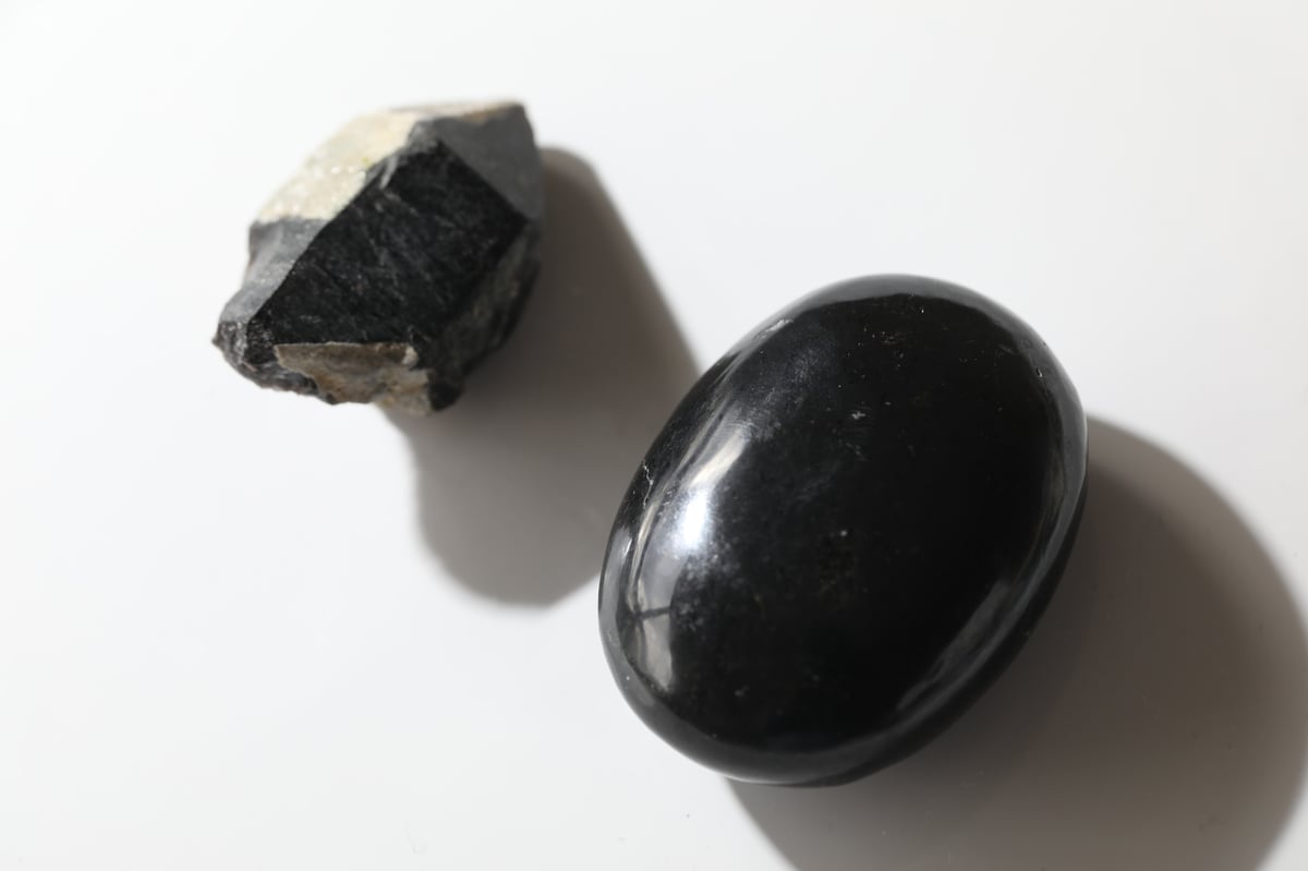 魔除け】ブラックトルマリン 握り石＆モリオン 原石の結界セットC
