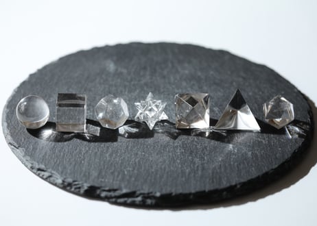 ガネッシュヒマール産水晶 幾何学セット ラクタの箱付き【Magic】
