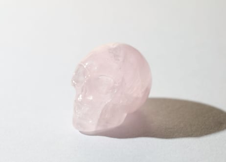 【CHARISMA&ABUNDANCE 人を惹きつける（ビジネスの成功）シジル封入 オリジナルカード付き❣️】ローズクォーツの小さなスカル ※イベントクーポン使用不可