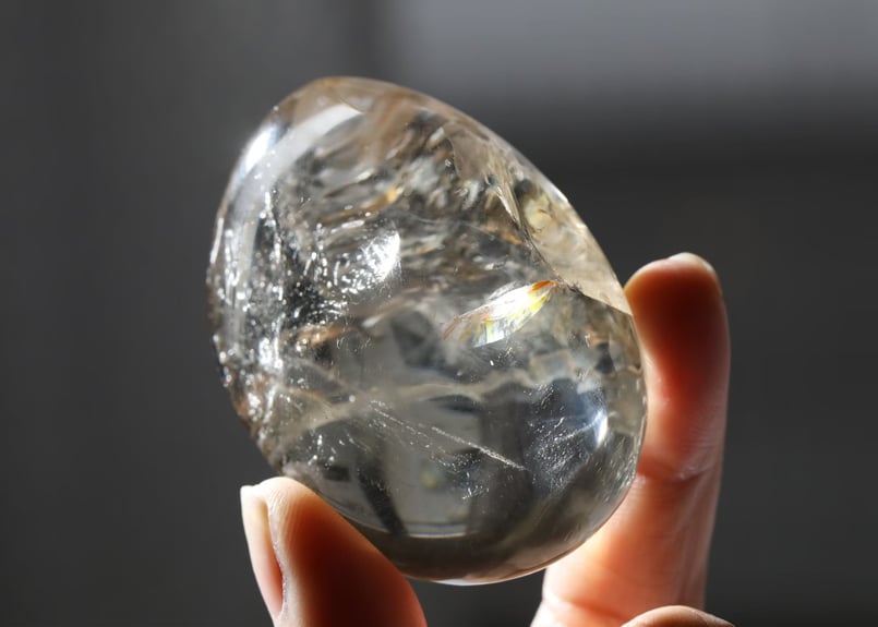 【虹たっぷり】スモーキークォーツ　フリーフォーム マダガスカル産]レインボー水晶フリーフォーム/アイリスクォーツ