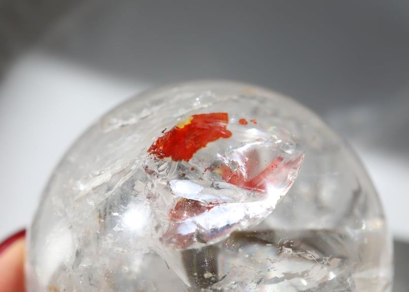 虹色の泉】トカンティンス産 虹入りクリアクォーツスフィア ヘマタイト