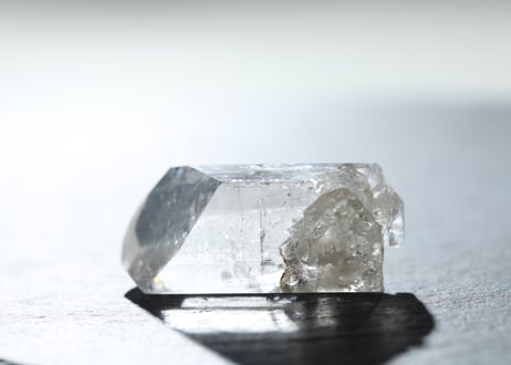 【生まれ変わる】虹入り クリアトパーズ