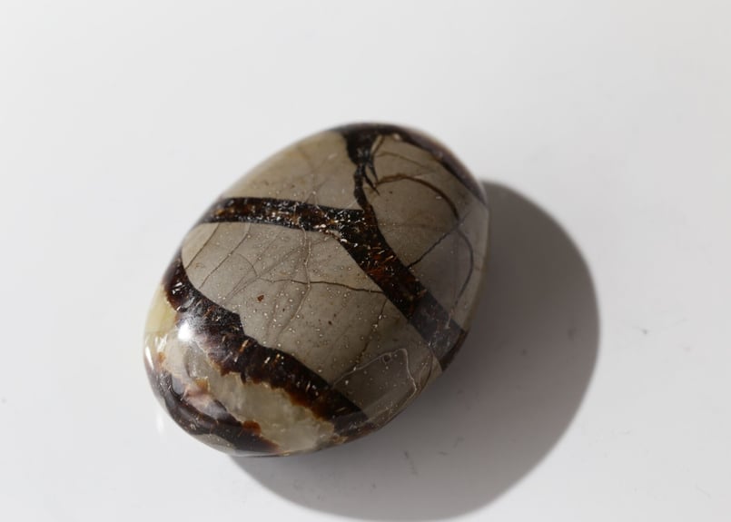 鉱石、握り石、 楽天市場】糸魚川翡翠磨き石 G00786 32mm*20mm*19mm 糸魚川