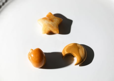 【開運のエナジー】イエローアベンチュリン スカルとムーカイトジャスパー 月、翡翠 星の第3チャクラセット