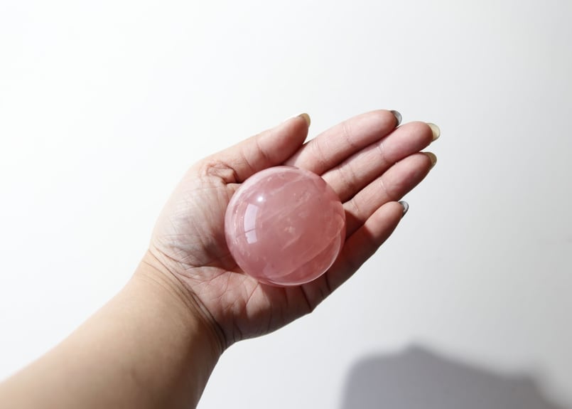 ハートをあたためる】濃いローズクォーツ スフィア | Y.S.Y24