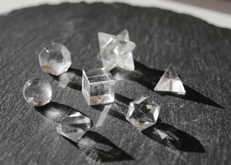 【魔術道具】マニカラン水晶  幾何学７個セット　木箱入り