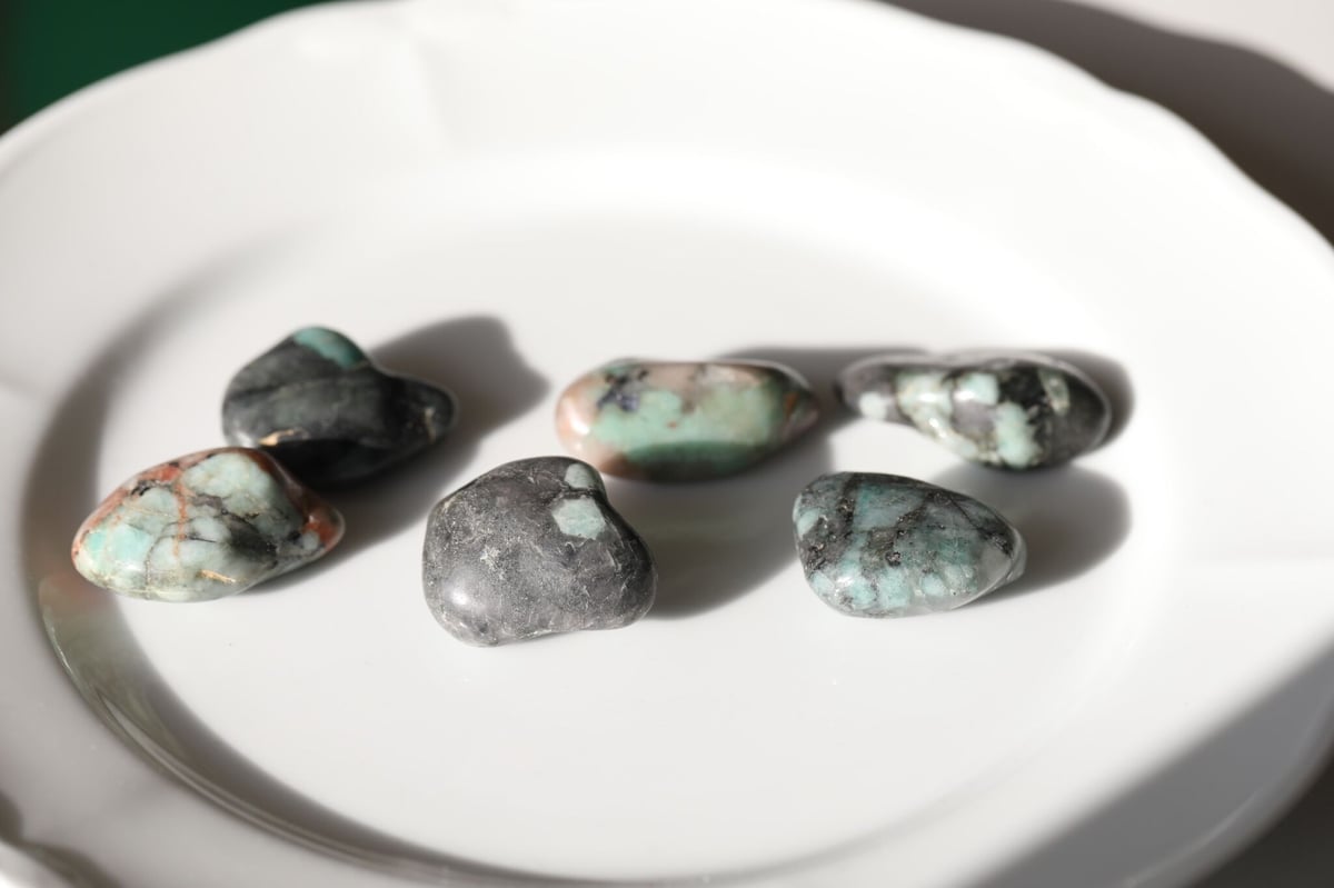 浮気封じ】エメラルド 原石 タンブル 握り石