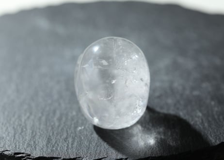 【地球を癒す】ミナスジェライス州産 クリアクォーツ スカル