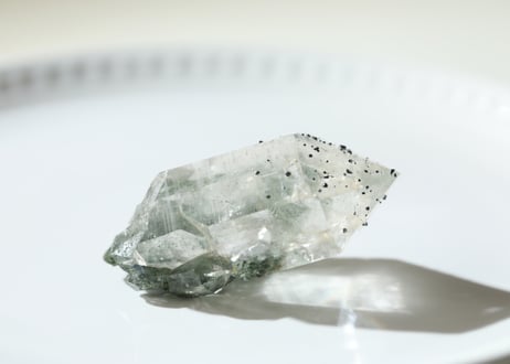 【圧倒的な浄化】マニハール産 水晶  クローライト&ファントム入り