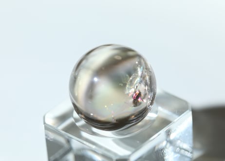 【奇跡がほほえむ】虹入り アイリスクォーツ スフィア