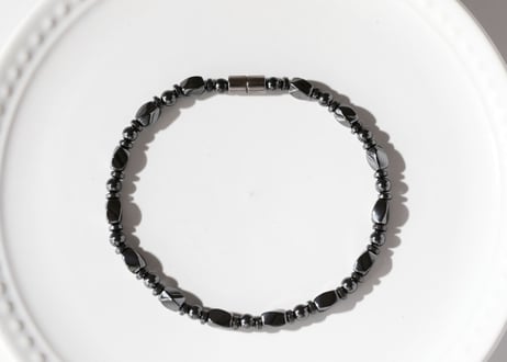 【落ち着きの中で】ヘマタイトアンクレット マグネット式(約26cm)