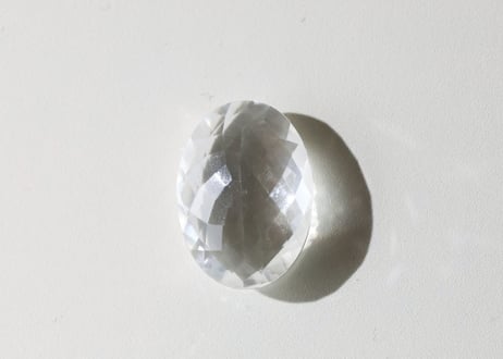 【光を思い出す】クリアクォーツ 宝石カット