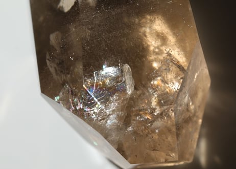 【気付きを得る】虹入りスモーキークォーツ フリーフォーム