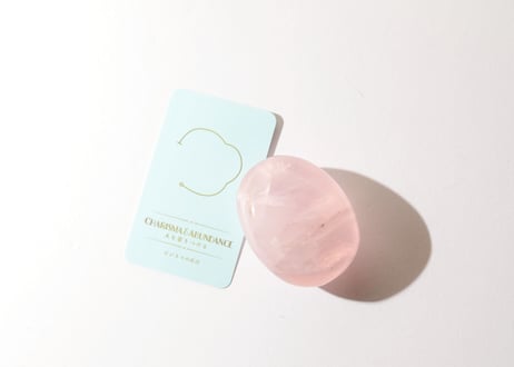 【CHARISMA&ABUNDANCE 人を惹きつける（ビジネスの成功）シジル封入 オリジナルカード付き❣️】虹入り ローズクォーツの大きな握り石 ※イベントクーポン使用不可