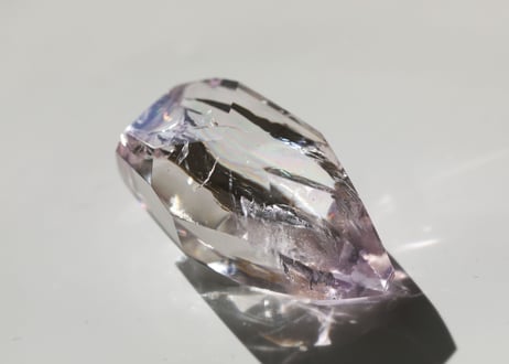 【希望のかけら】虹入り ラベンダーアメジスト フリーフォーム