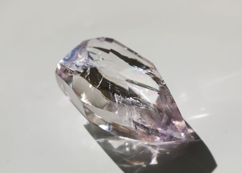 希望のかけら】虹入り ラベンダーアメジスト フリーフォーム | Y.S.Y24