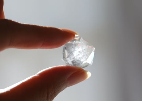 【魔法のクリスタル】ガネッシュヒマール産水晶　幾何学７個セット小 ラクタ箱入り