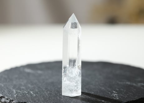 【澱みを一掃する】虹入り クリアクォーツ ポイント
