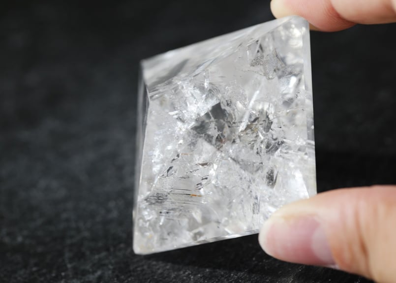 光をみつけに】ブラジル産 虹入り クリアクォーツ オクタヒドロン
