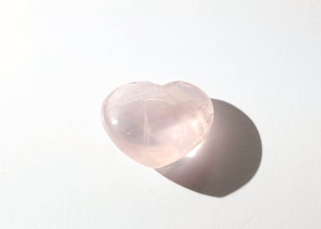 【CONNECTION つながり（必要なものすべてと繋がる） シジル封入 オリジナルカード付き❣️】＆【悟りのシッディ入り】虹入り ローズクォーツ ハート ※イベントクーポン使用不可