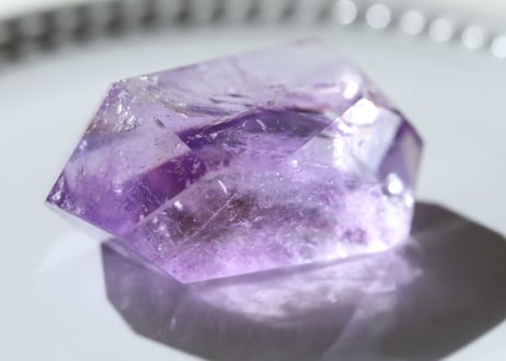 【美への目覚め】虹入りアメジスト フリーフォーム